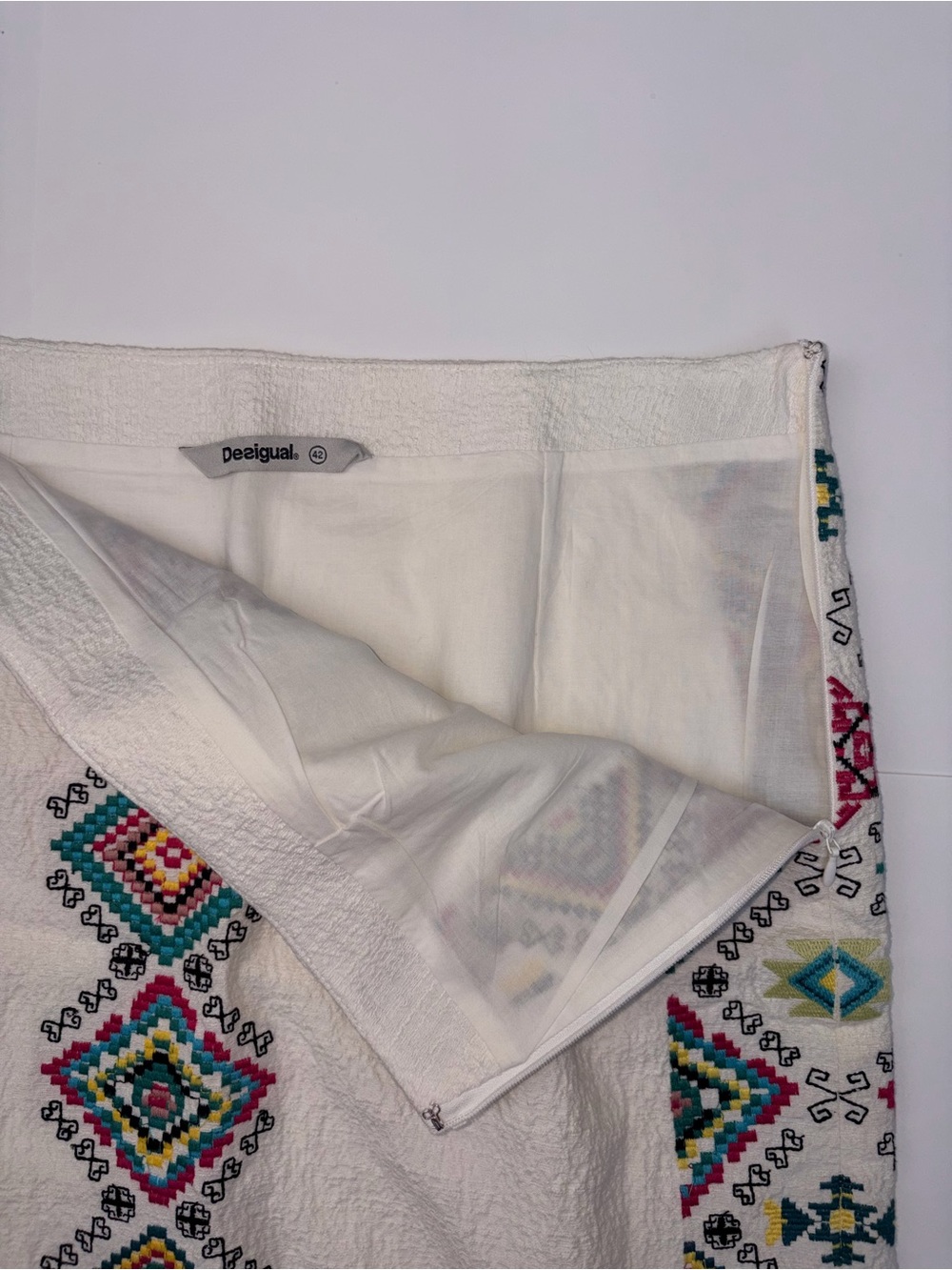 Desingual New Embroidered Ivory Mini Skirt with Colorful Geometric Pattern - Picture 3 of 5